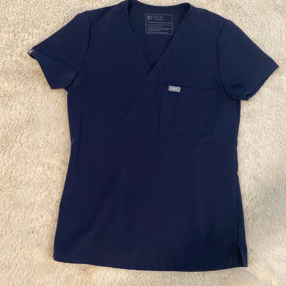 Dark Harbor FIGS Caterina 1 Pocket Scrub Top! Small signs of wear.